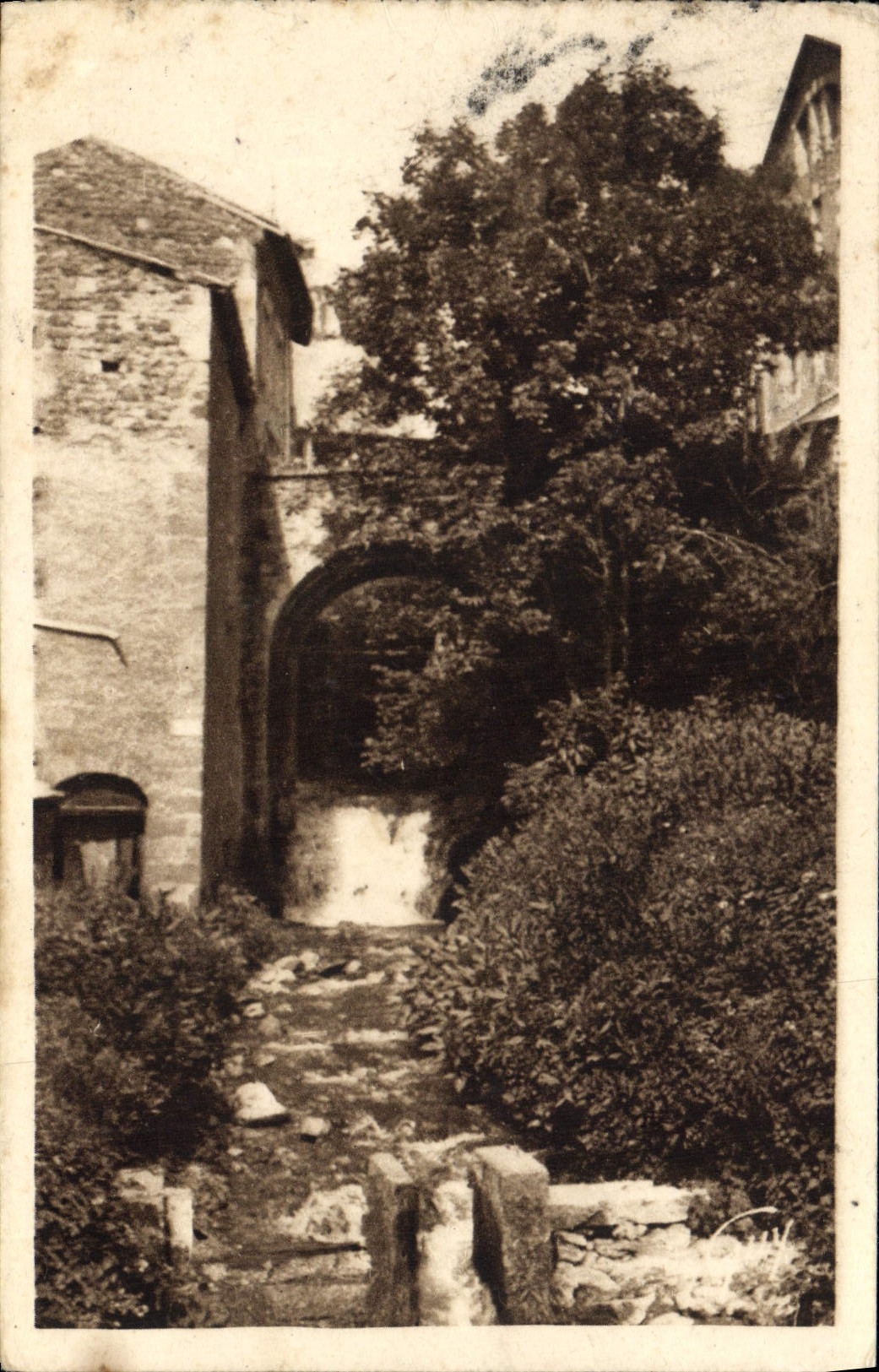 VINTAGE POSTCARD Royat Tiretaine