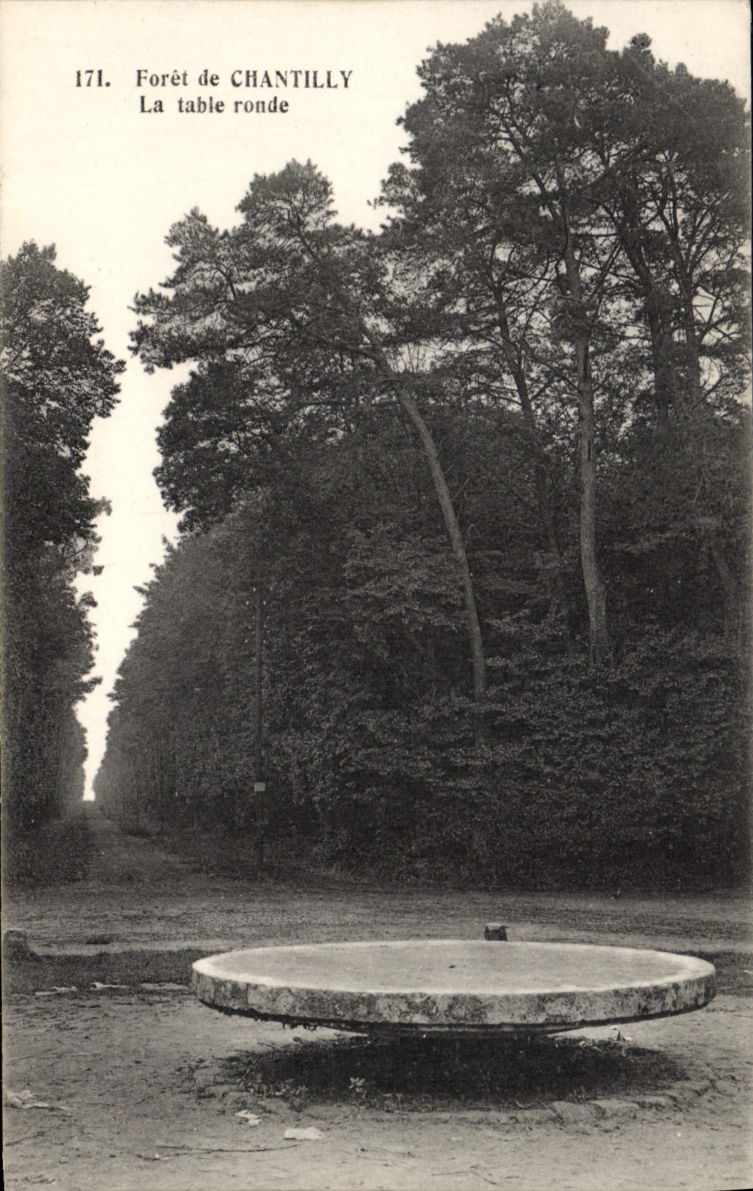 Taladro de la POSTAL de la VENDIMIA de Chantilly la mesa redonda