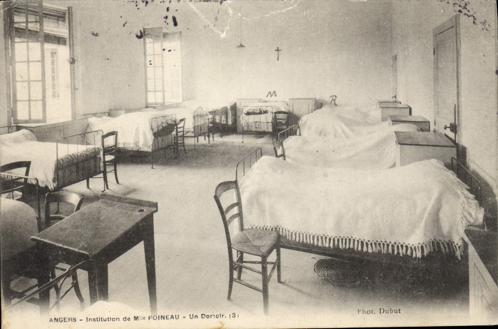 CPA Angers Institution de Mlle Poineau Un dortoir