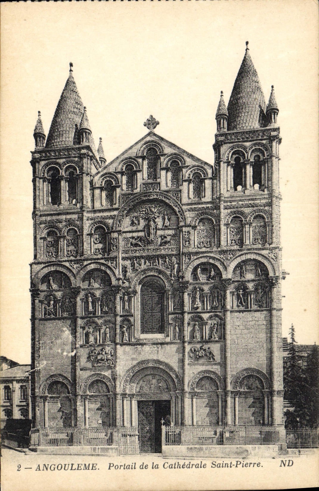 VINTAGE POSTCARD Angouleme Gate of the cathedral Saint Pierre