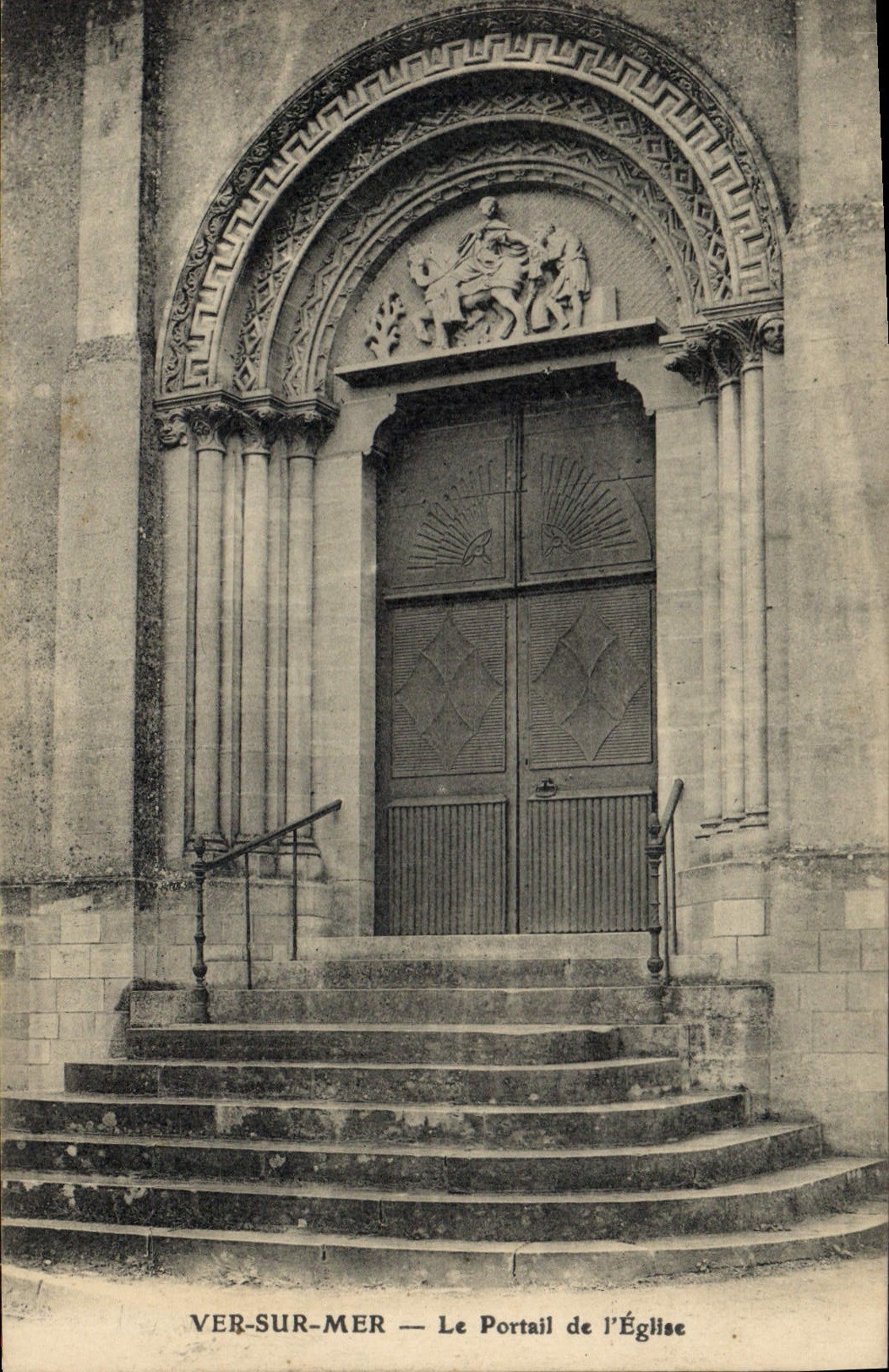 VINTAGE POSTCARD Worm on Sea the gate of the church