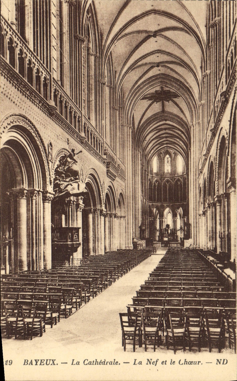 VINTAGE POSTCARD Bayeux the cathedral the nave and chorus