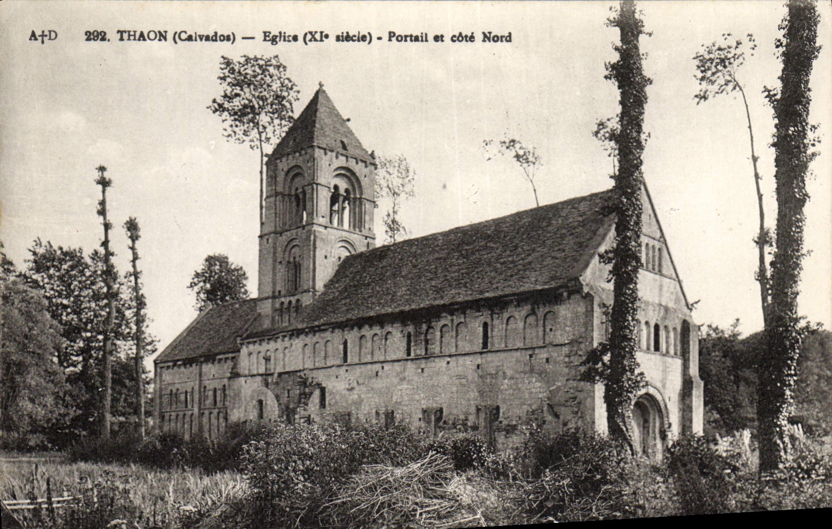 CPA Thaon Eglise Portail et Cote Nord