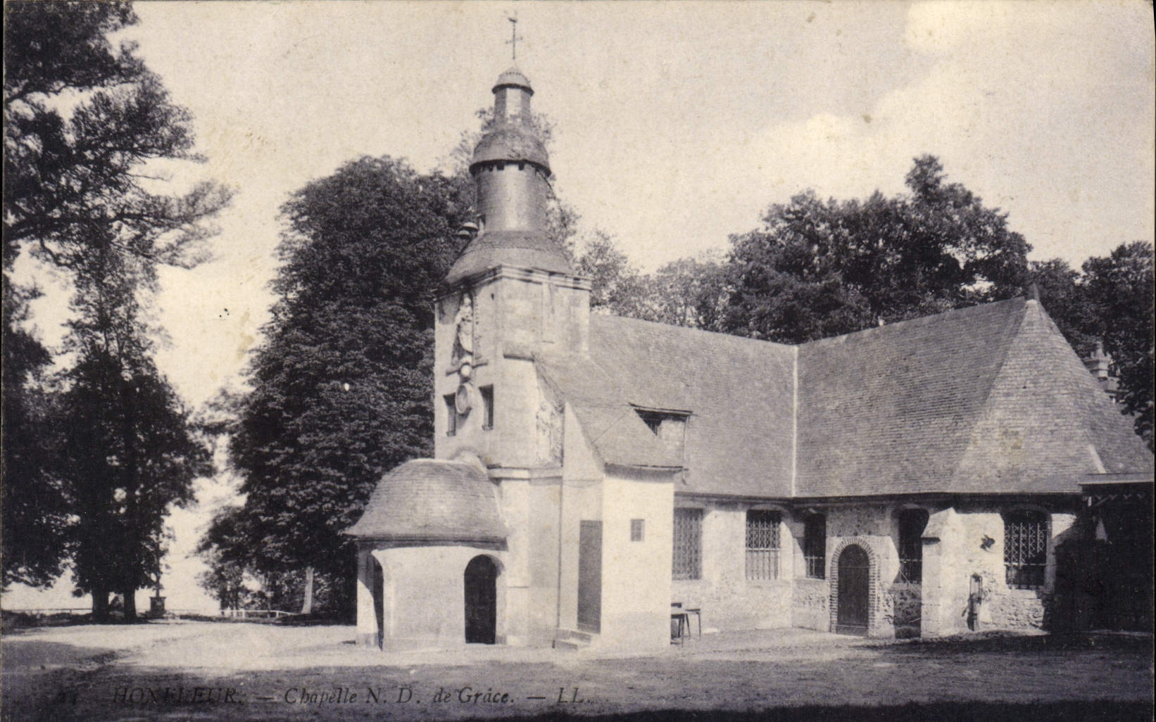 VINTAGE POSTCARD Honfleur Vault Nd of Grace