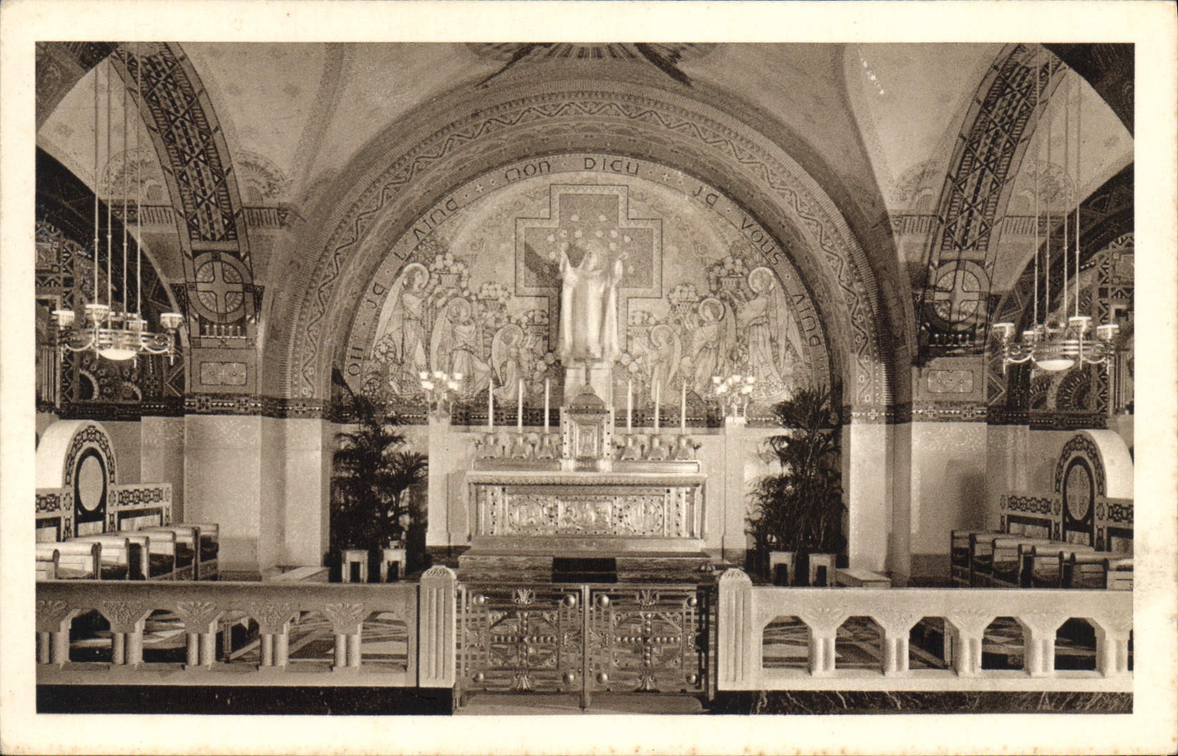 Basílica de la POSTAL de la VENDIMIA de Lisieux el estribillo de la cripta