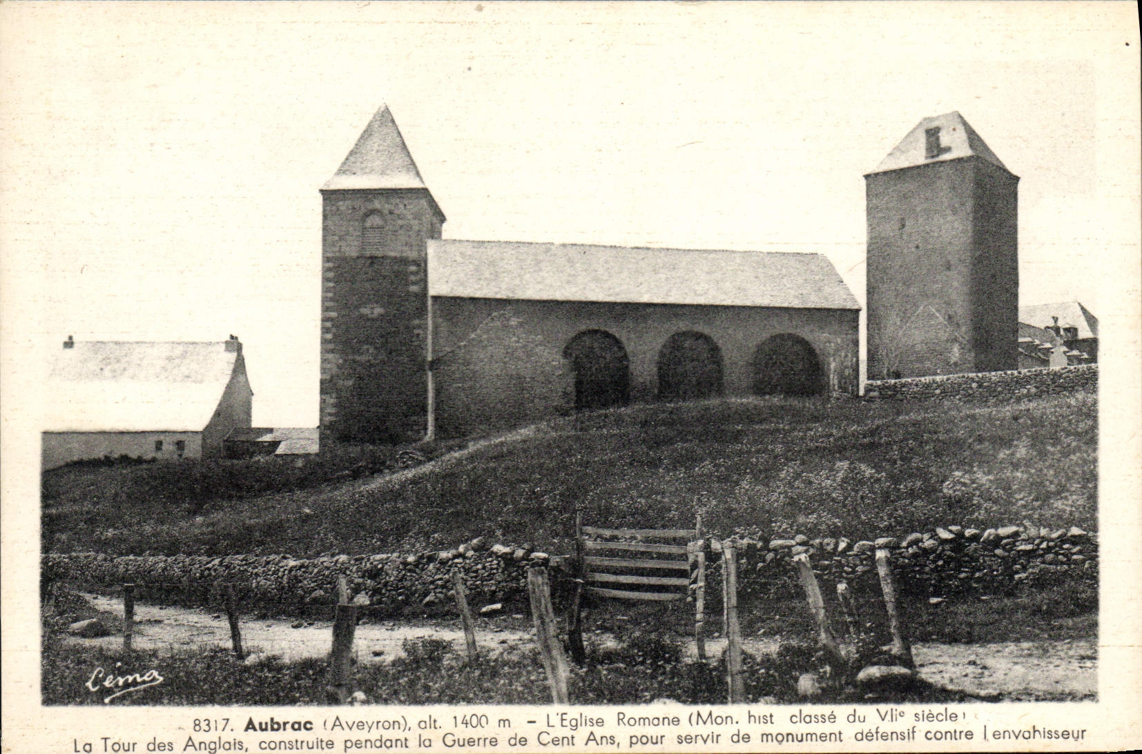 CPA Aubrac Eglise Romane
