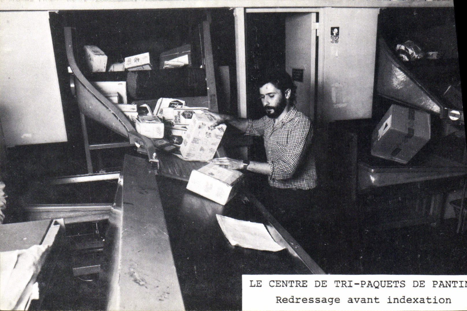 MODERN CARD Trades of the postal and telecommunications authorities the package sorting office of Puppet Rectification before the indexing