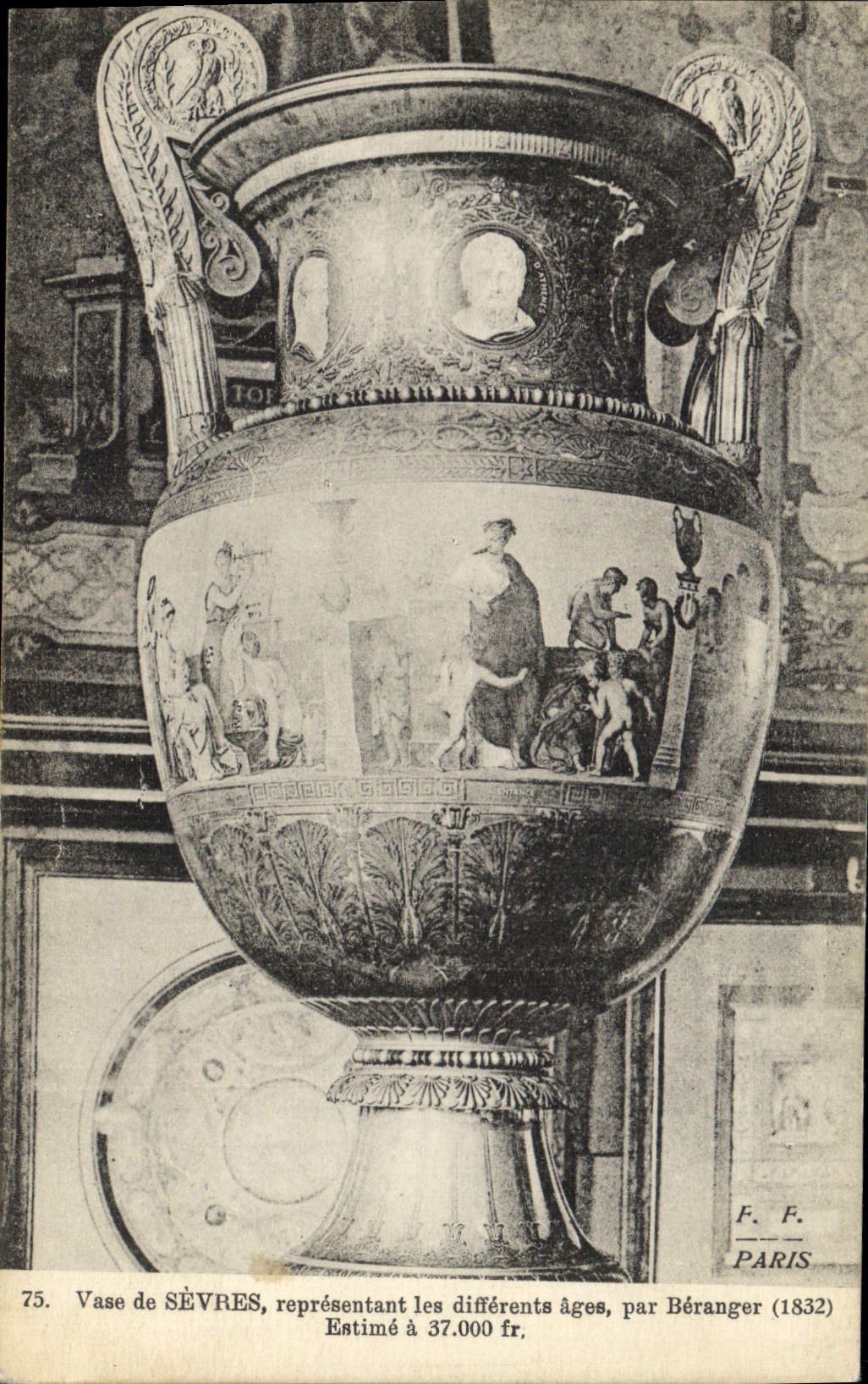 CPA Faience Faincerie Vase de Sevres Beranger