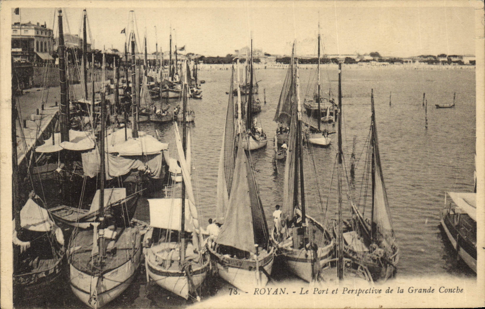 VINTAGE POSTCARD Boat of Royan sin the port and perspective of Large Conche