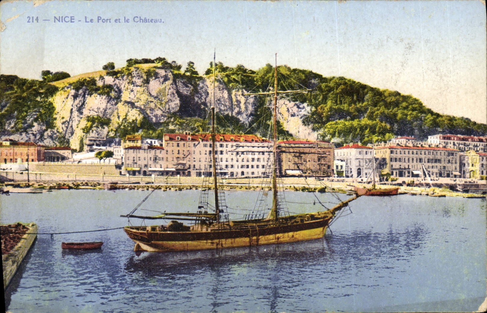 CPA Bateau de peche Nice Le port et le chateau