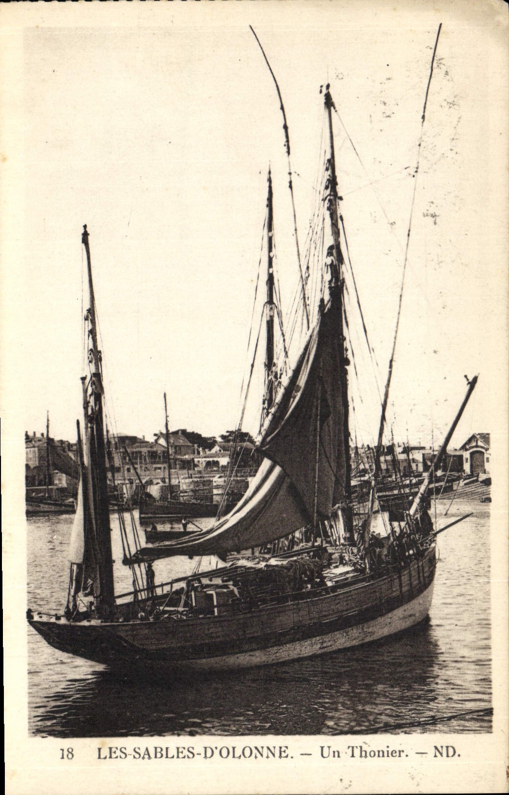 VINTAGE POSTCARD Boat of sin Sables d'Olonne a tuna boat