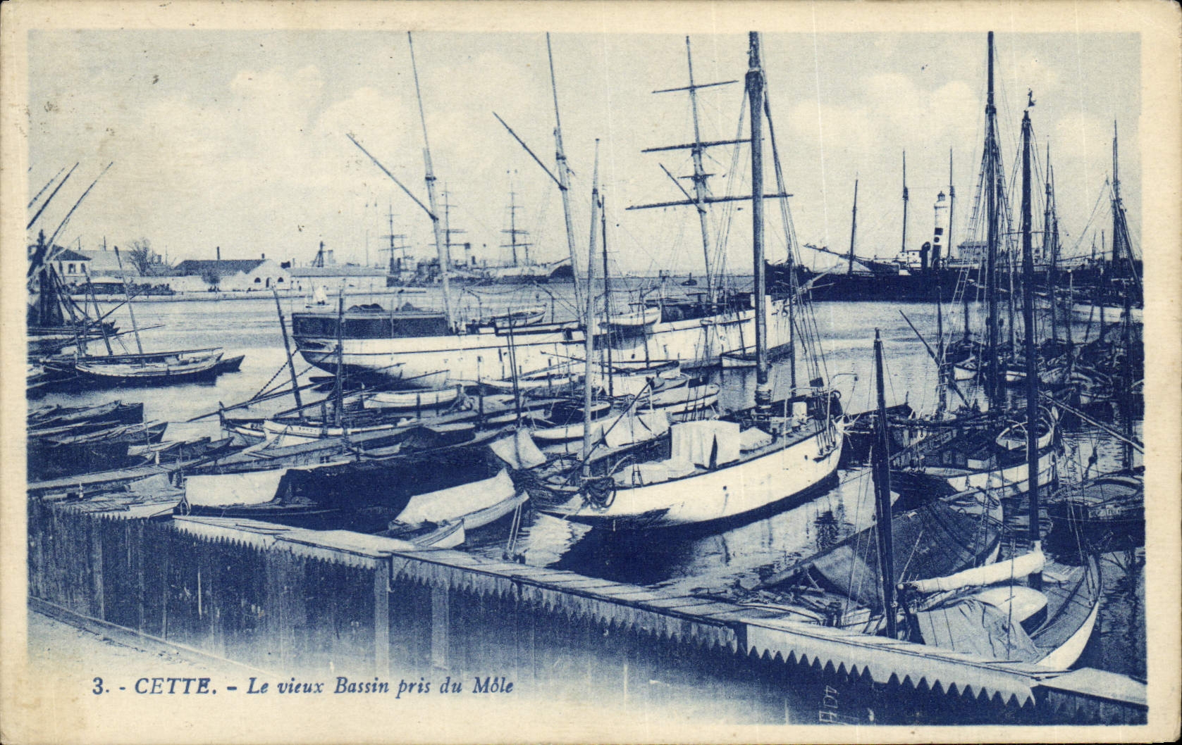 CPA Bateau de peche Cette Le vieux bassin pris du Mole