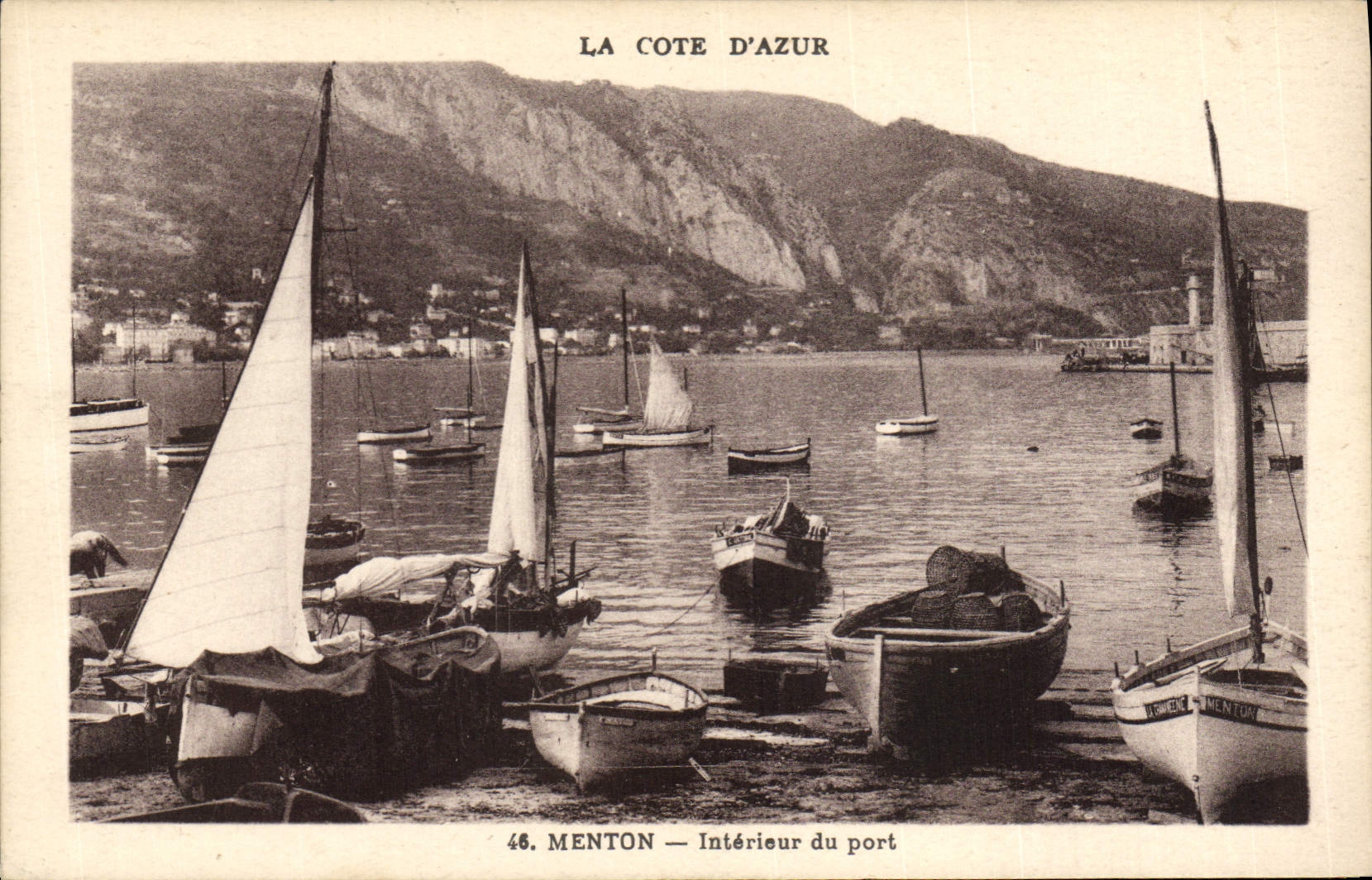 Barco de la POSTAL de la VENDIMIA del pecado del interior Menton del puerto