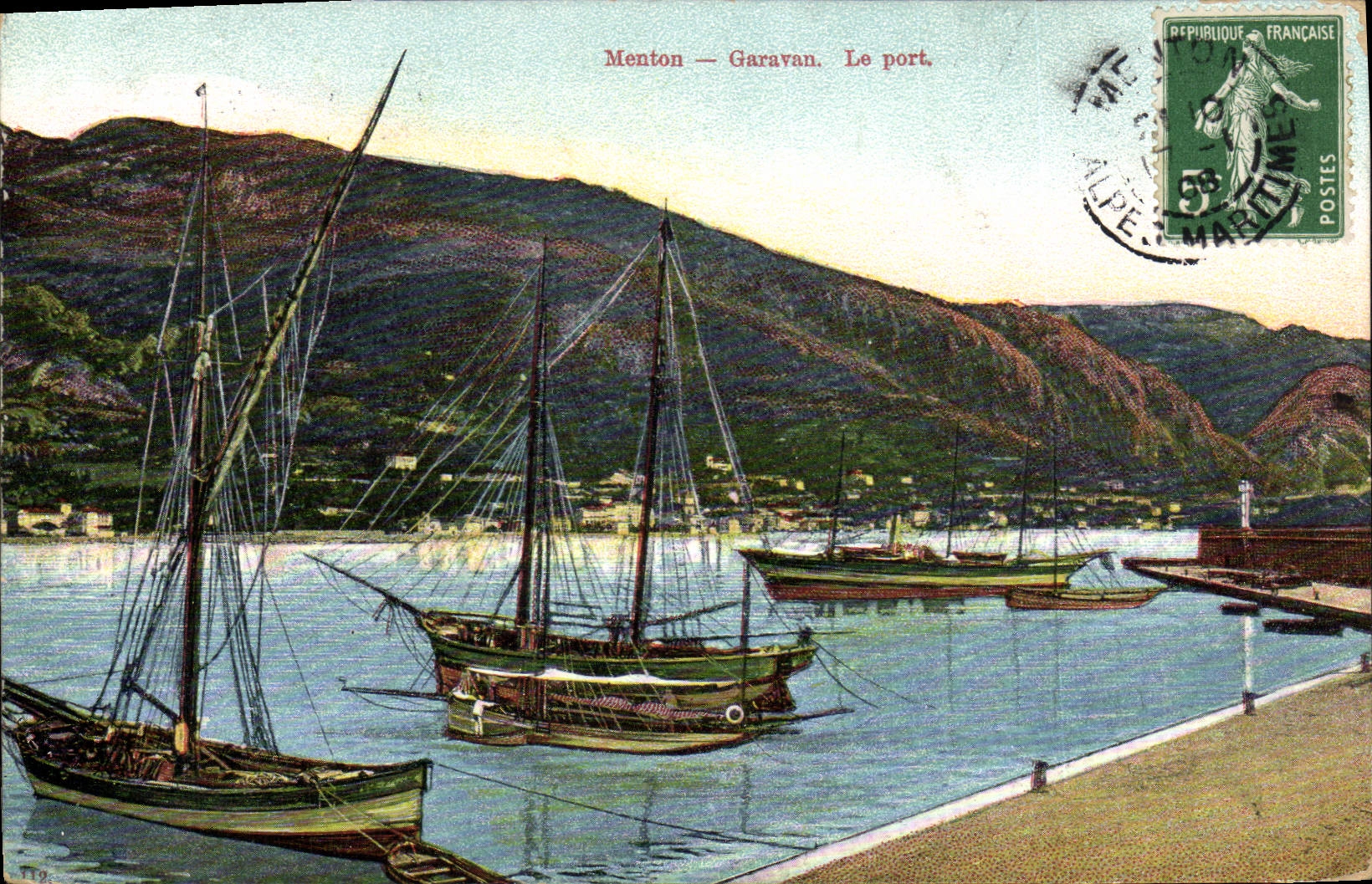 CPA Bateau de peche Menton Garavan Le port