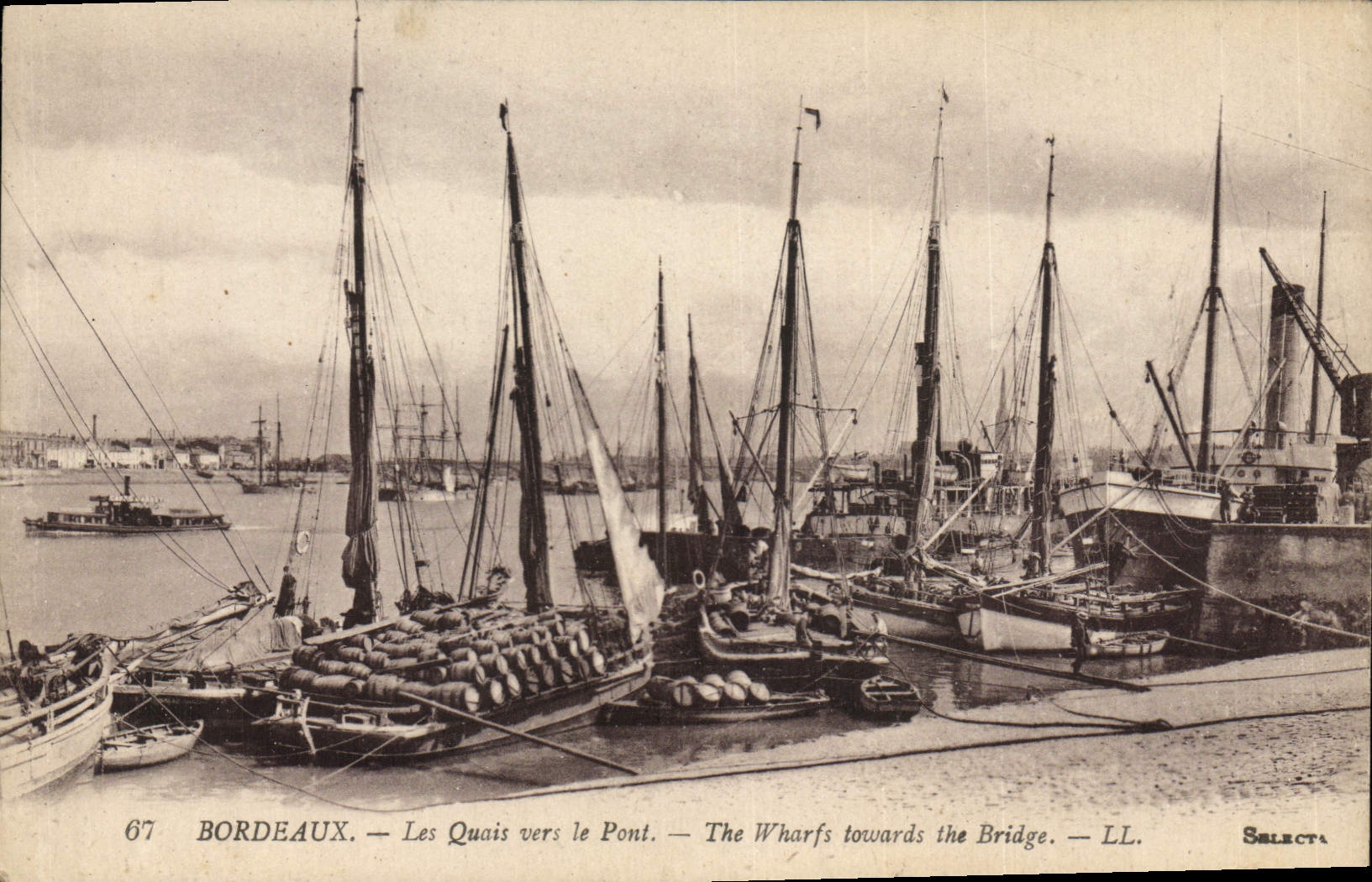 VINTAGE POSTCARD Boat of Bordeaux sin quays towards the bridge
