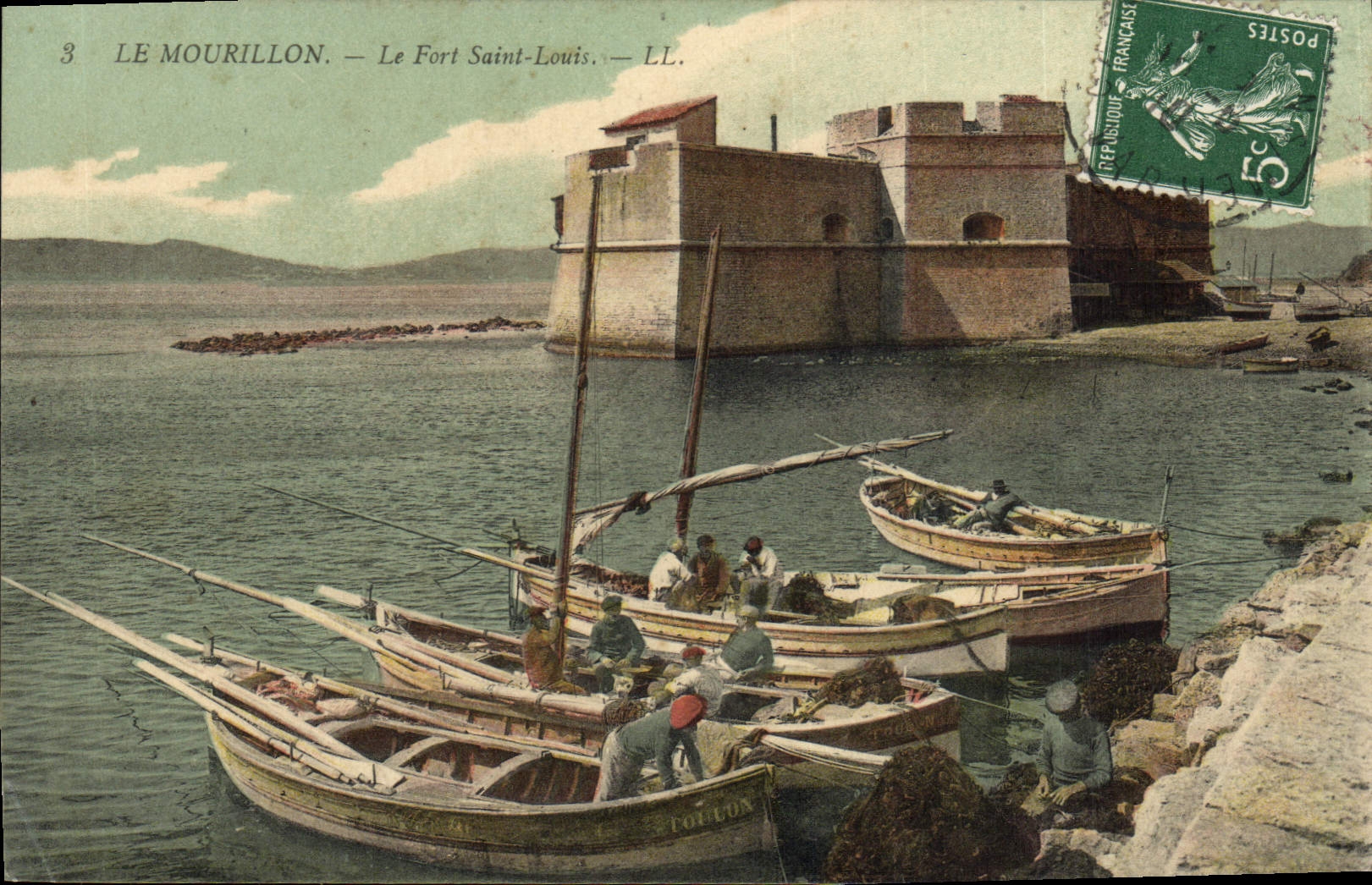 CPA Bateau de peche Le Mourillon Le fort Saint louis