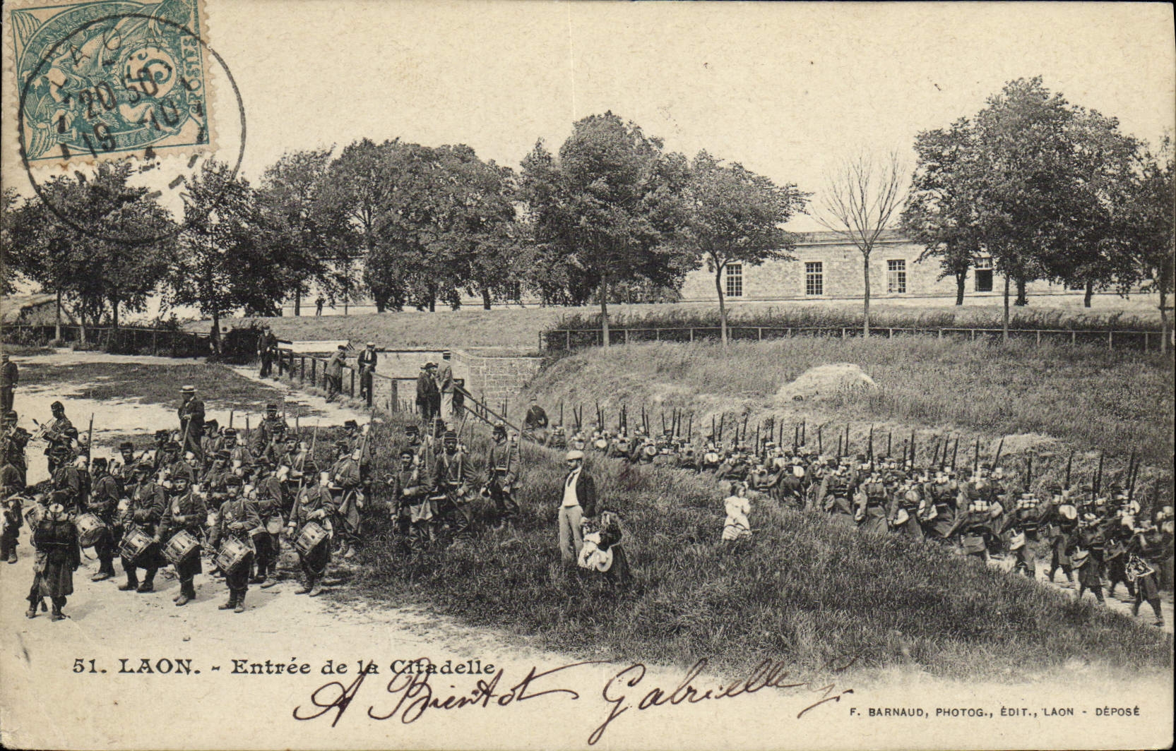 CPA Militaria Laon Entree de la citadelle
