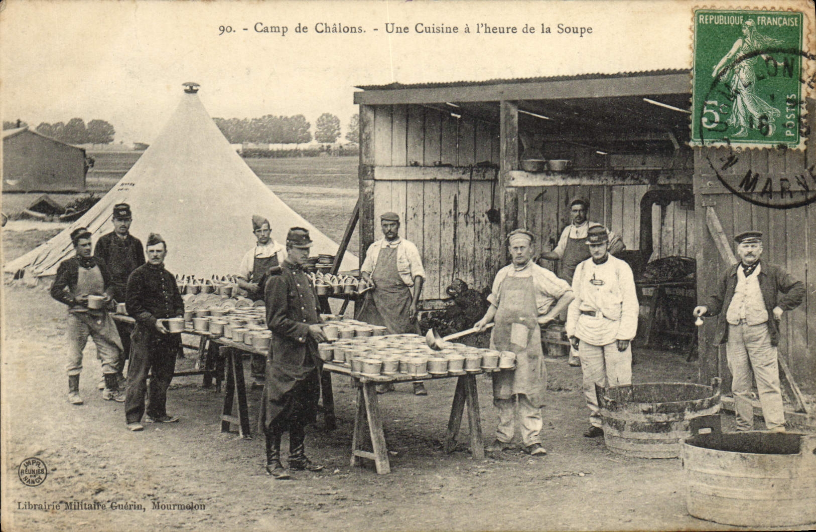 CPA Militaria Camp de Chalons Une cuisine a l'heure de la soupe