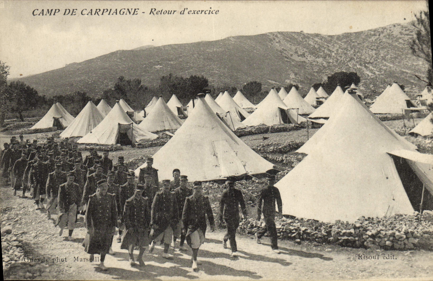 CPA Militaria Camp de Carpiagne Retour d'exercice