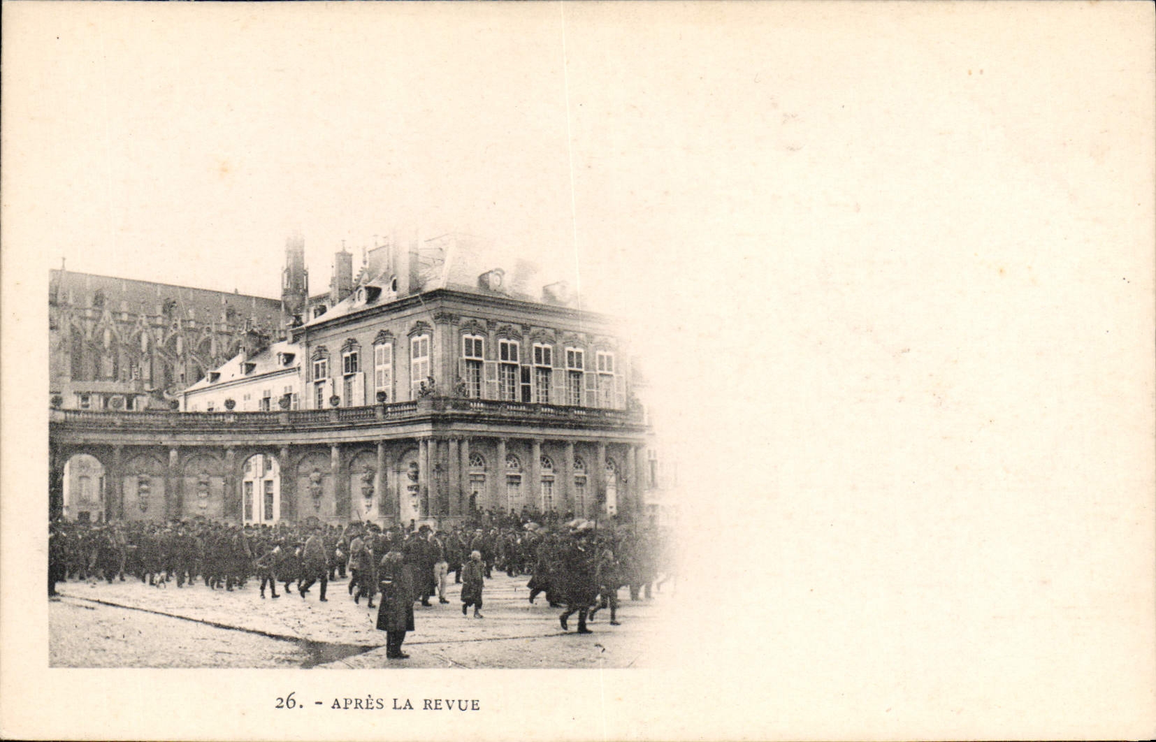 CPA Militaria Apres la revue