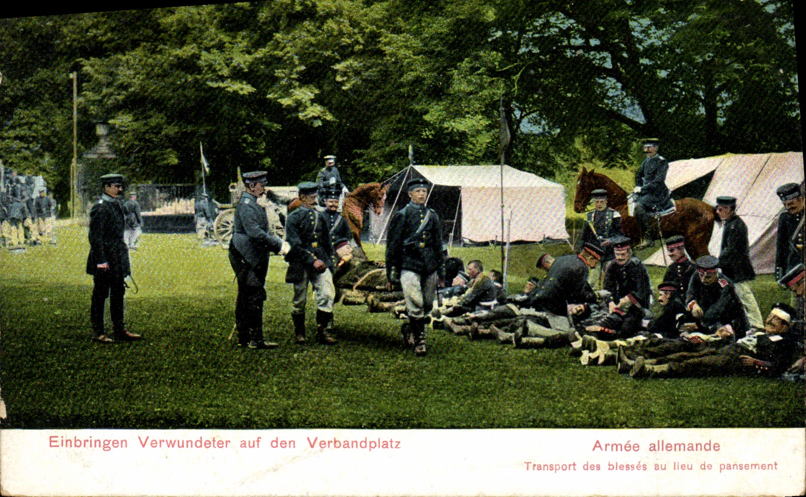 CPA Militaria Armee allemande Transport des blesses au lieu de pansement