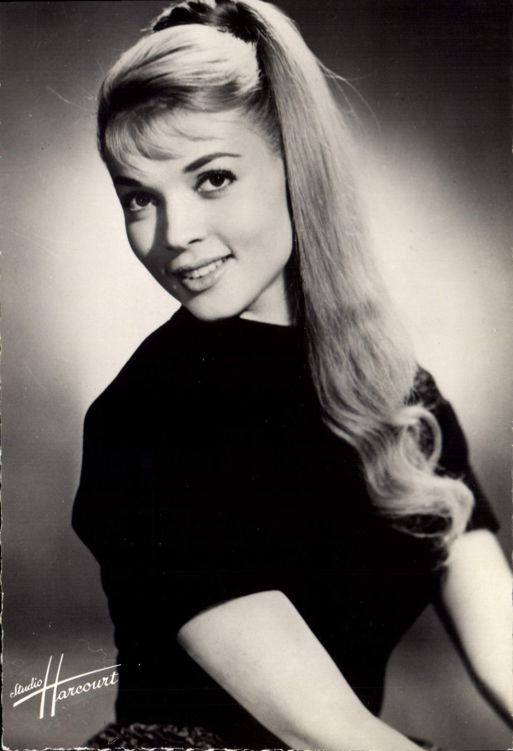 POSTAL MODERNA cine Inés Lorenzo