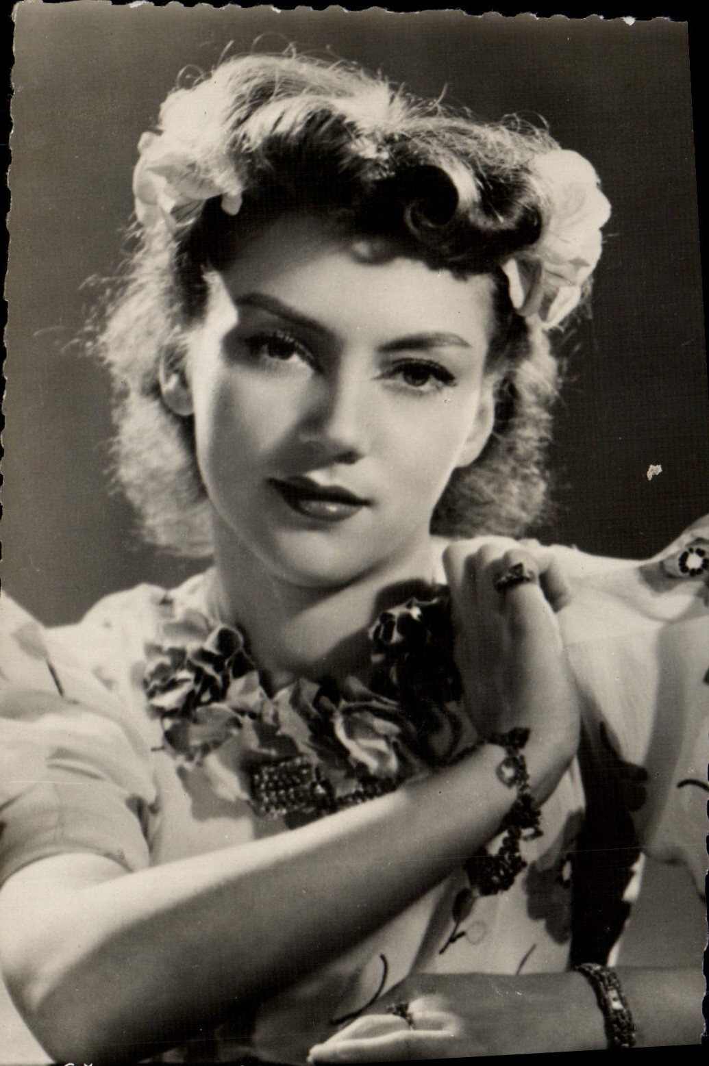 POSTAL MODERNA cine Yvette Lebon