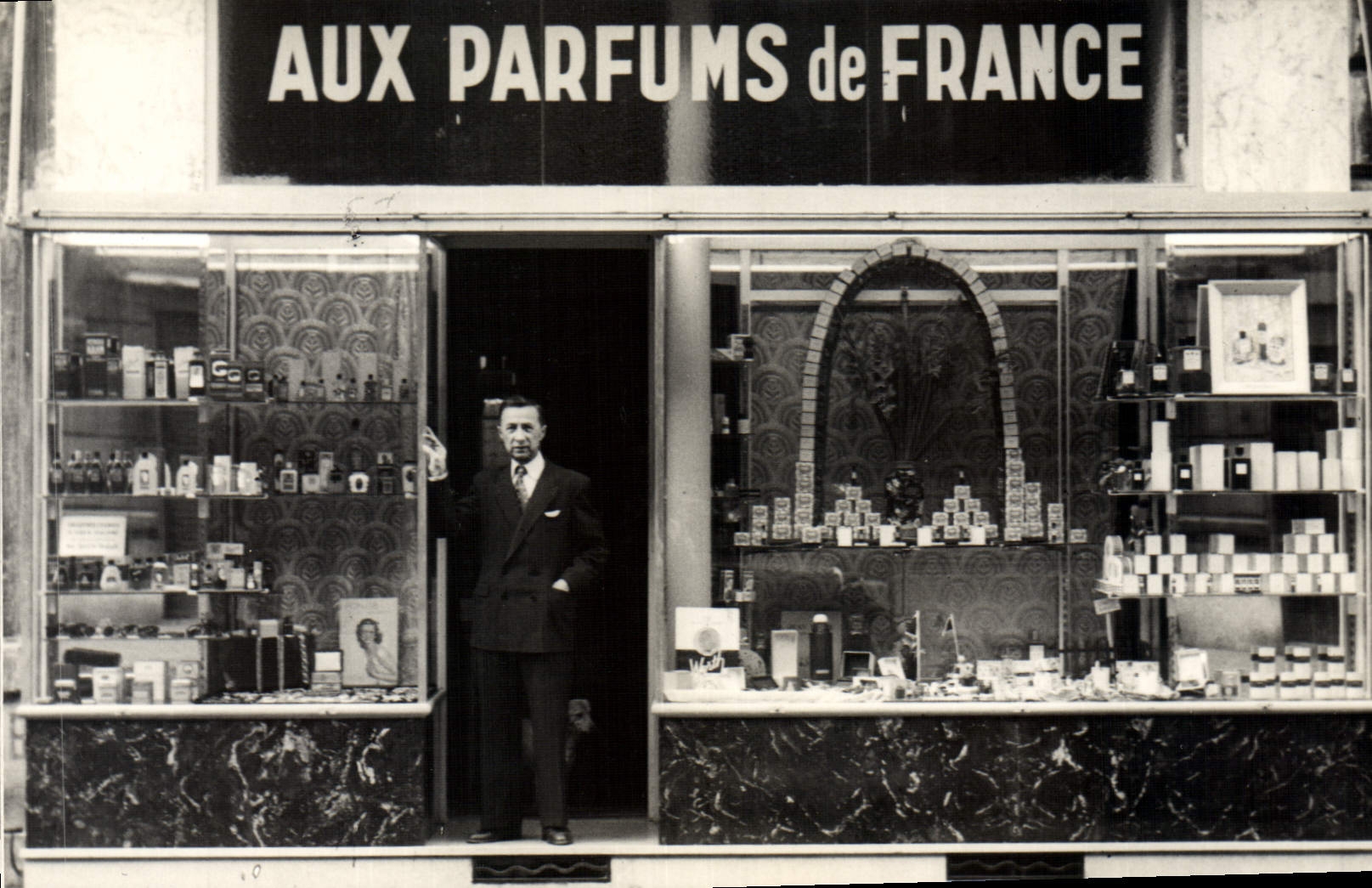 MODERN CARD With the perfumes of France
