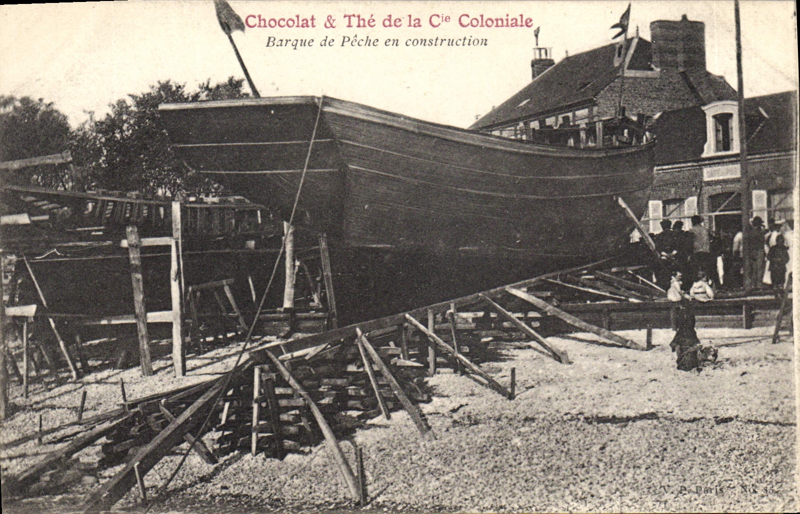 CPA Bateau de peche Barque de peche en construction Chocolet & The La Coloniale