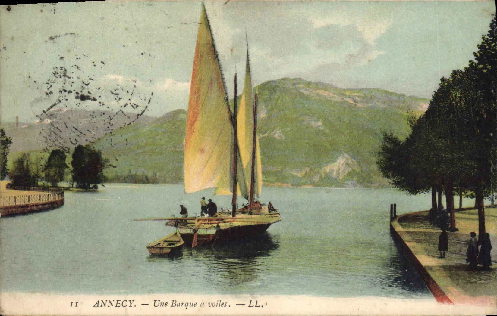 CPA Bateau de peche Annecy Une barque a voiles 