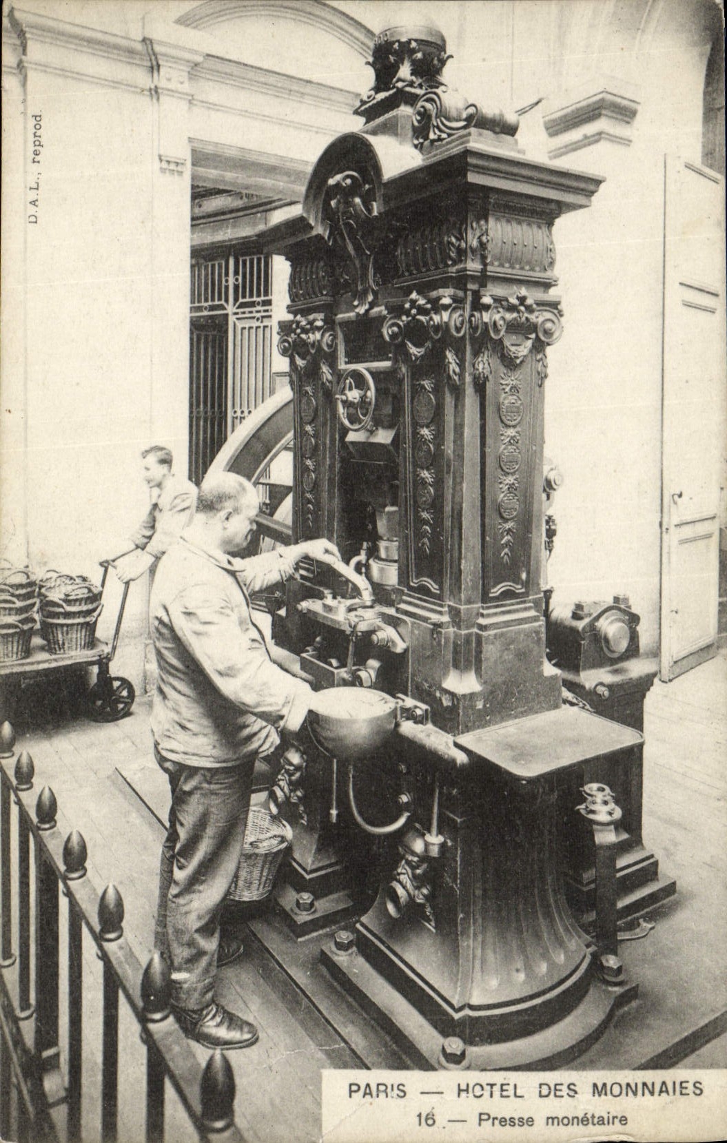 VINTAGE POSTCARD Paris Mint Presses monetary