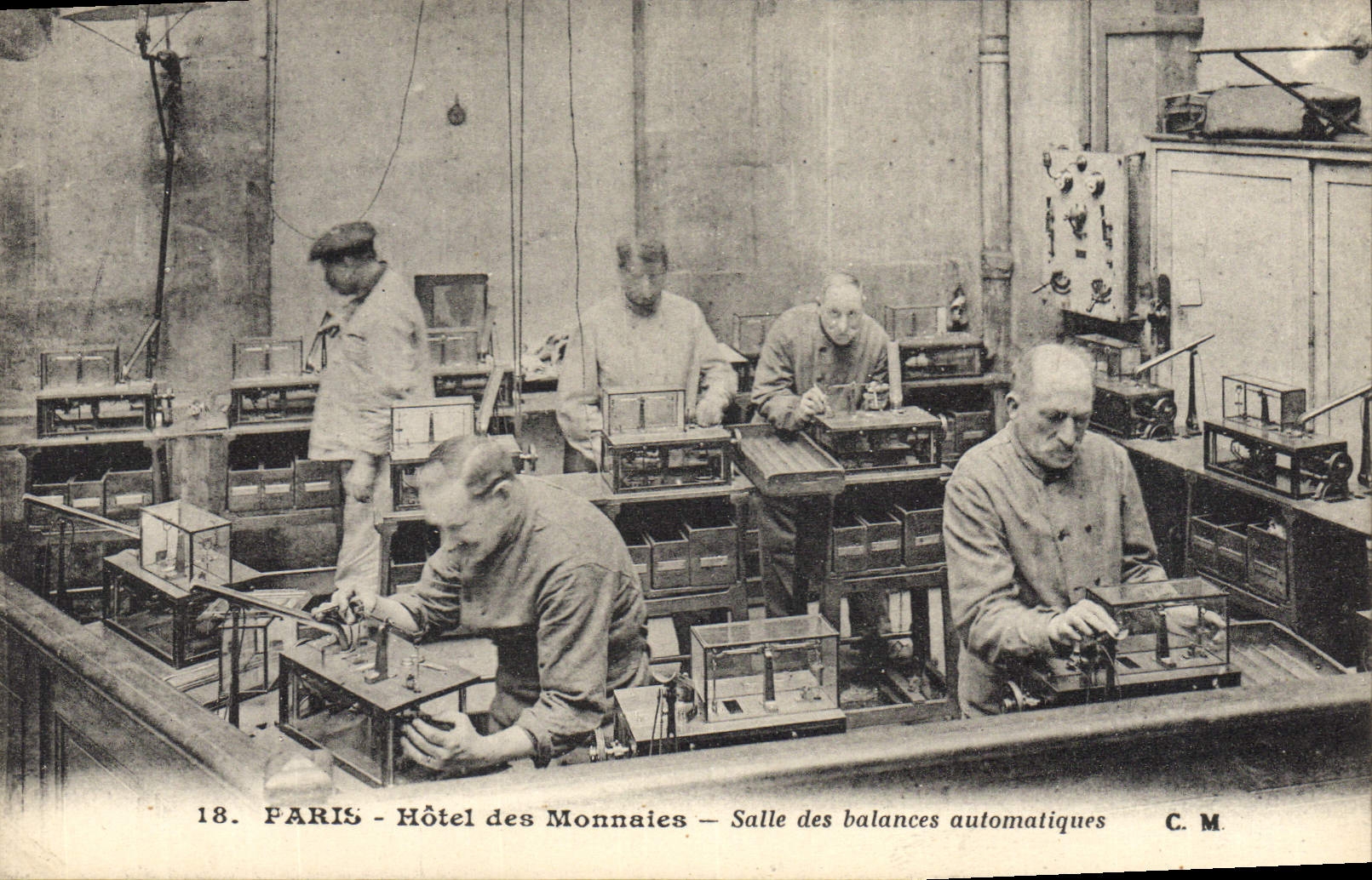 CPA Paris Hotel des Monnaies Salle des balances automatiques