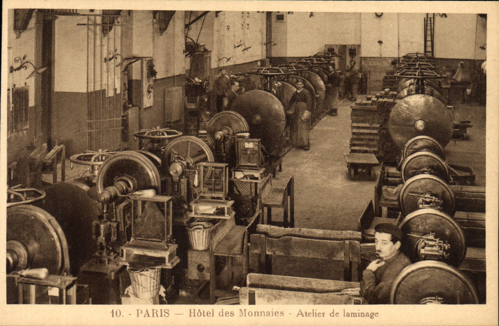 CPA Paris Hotel des Monnaies Atelier de laminage