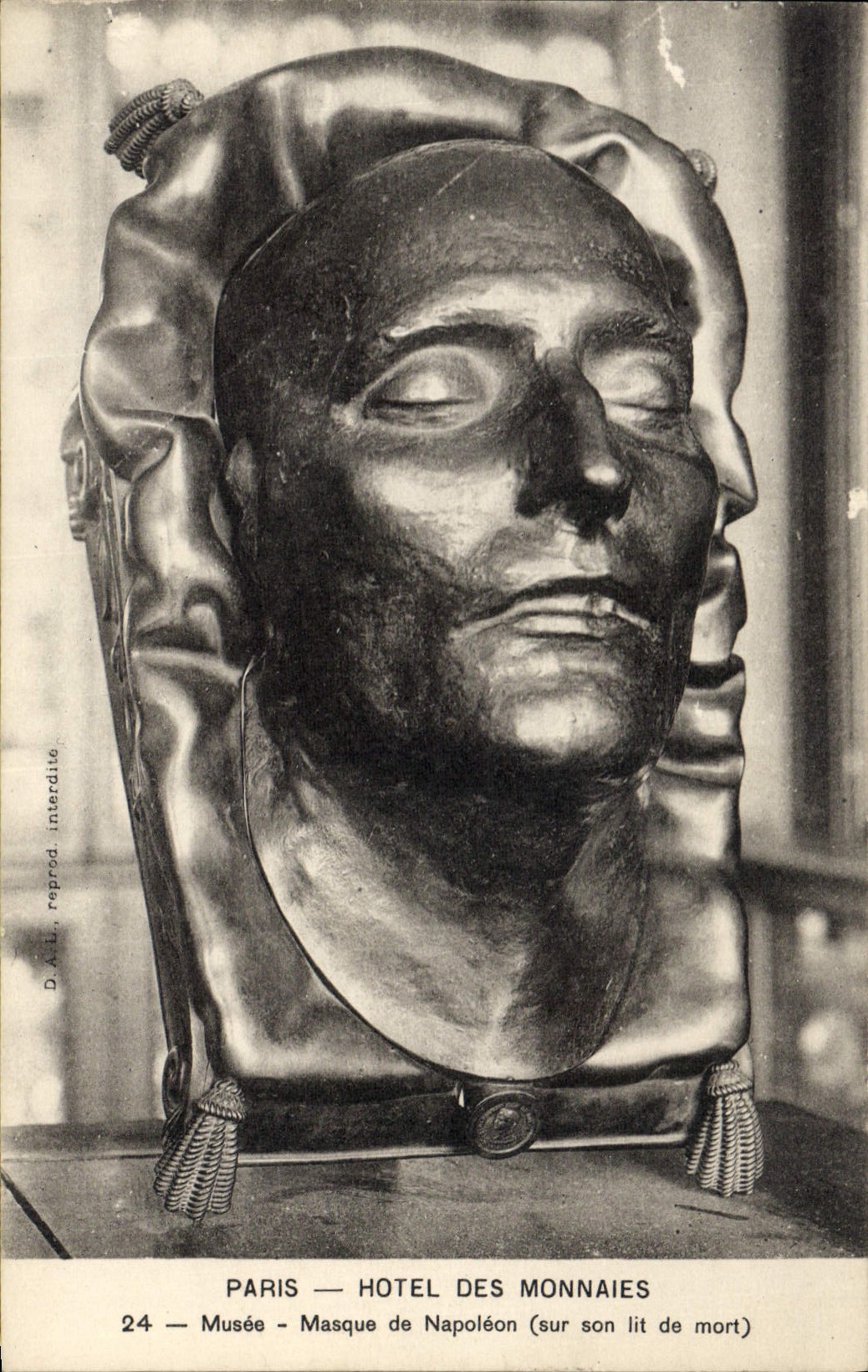 VINTAGE POSTCARD Paris Mint Museum Masks of Napoleon on his bed of death