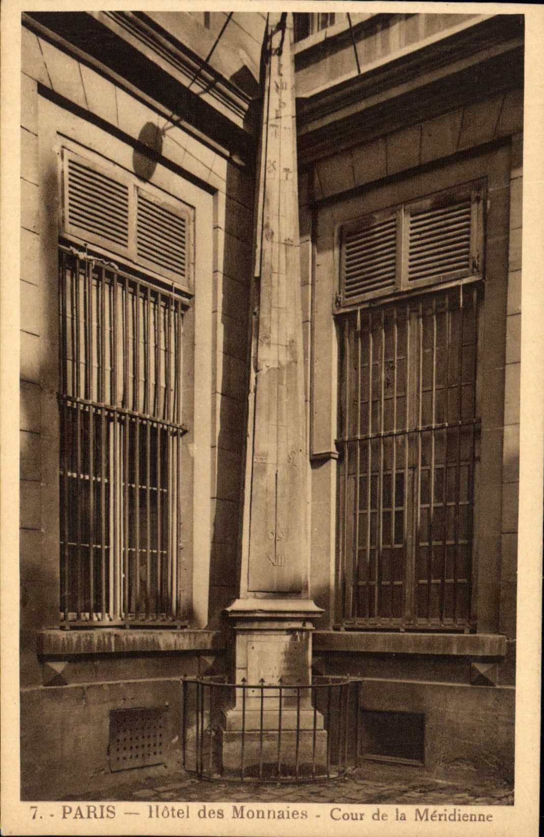 VINTAGE POSTCARD Paris Mint Court of the Meridian one