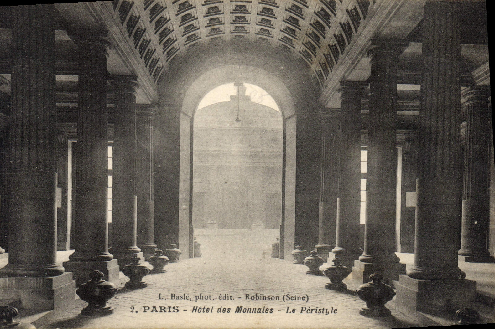 VINTAGE POSTCARD Paris Mint the peristyle
