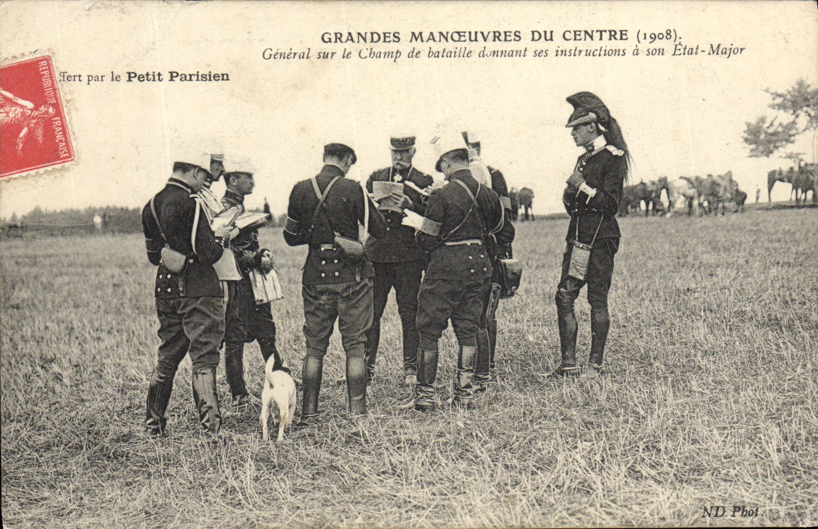 Las maniobras del ejército de Militaria de la POSTAL de la VENDIMIA del general Center1908 en el campo de batalla que da sus instrucciones tienen el comandante del estado