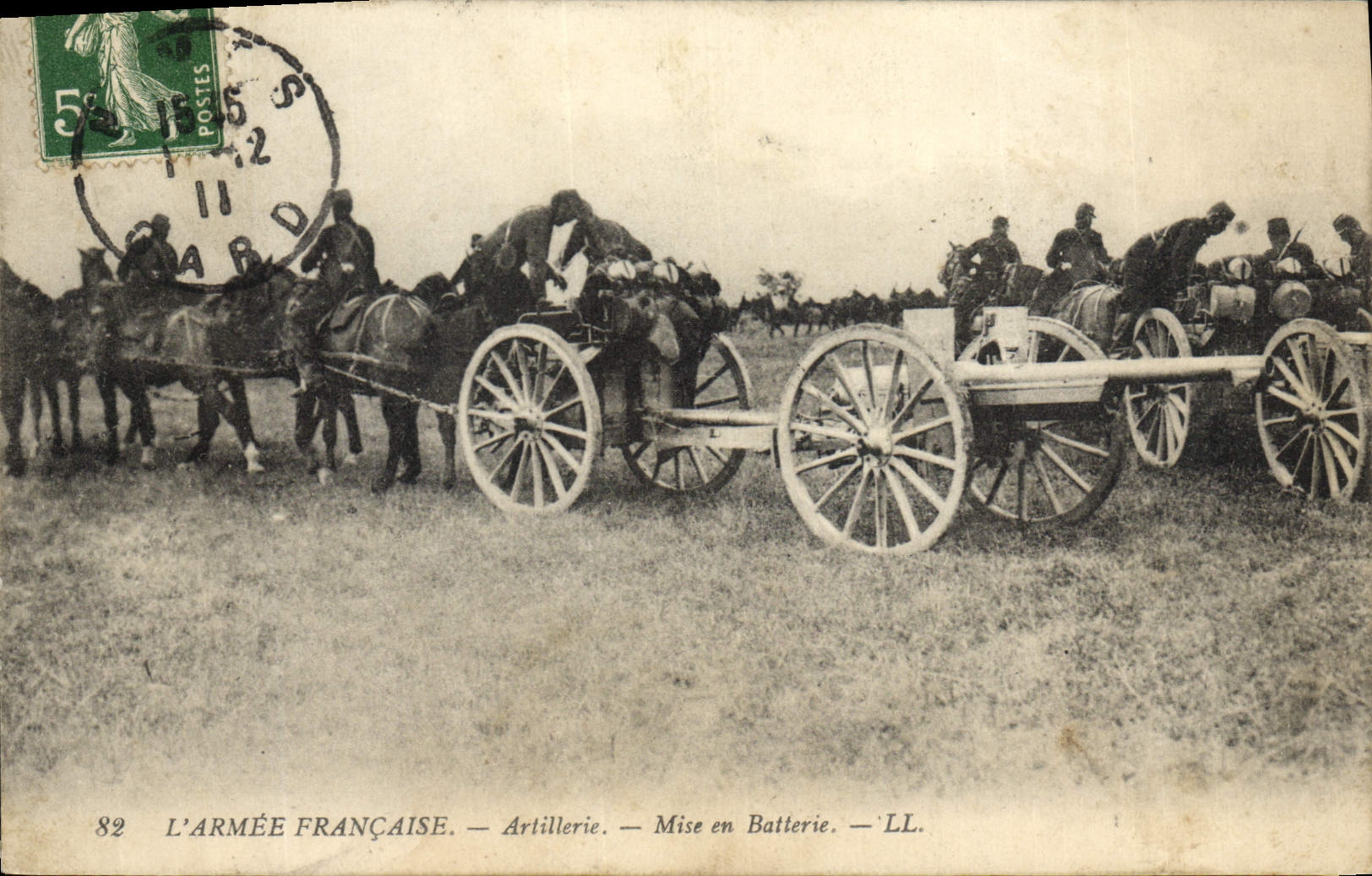 CPA Militaria Artillerie Mise en batterie 