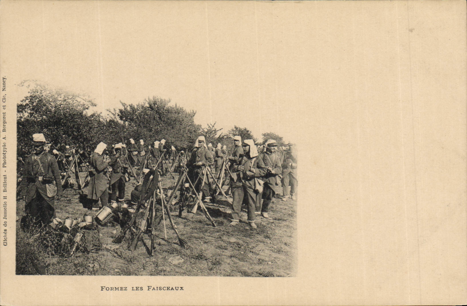 CPA Militaria Formez les faisceaux