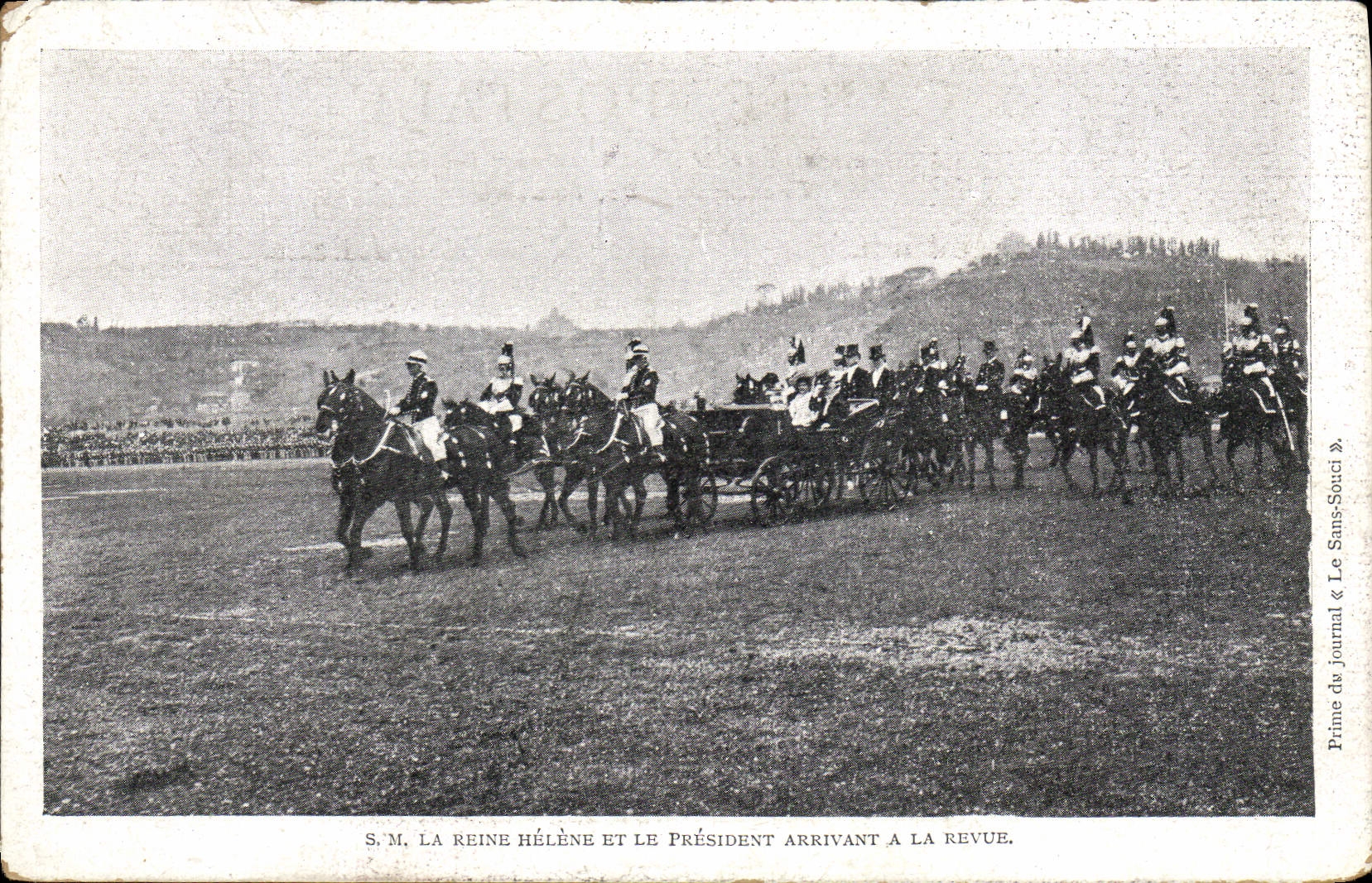 CPA Militaria SM La reine Helene et le president arrivant a la revue