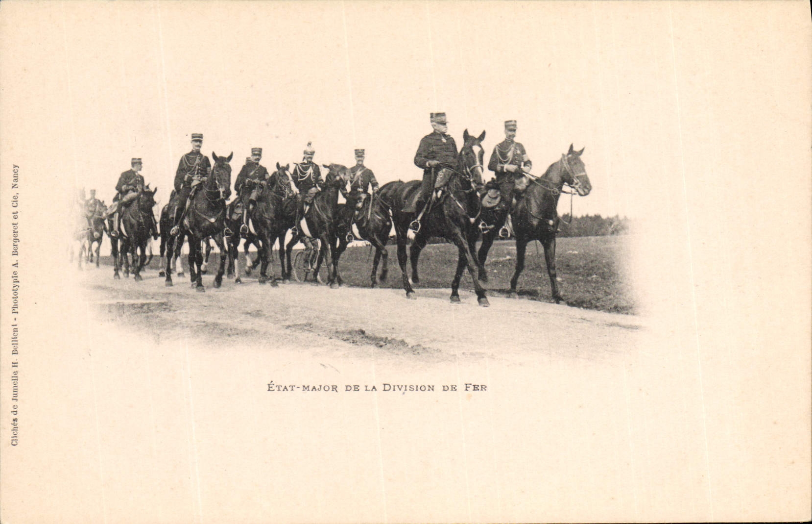 CPA Militaria Etat major de la division de fer