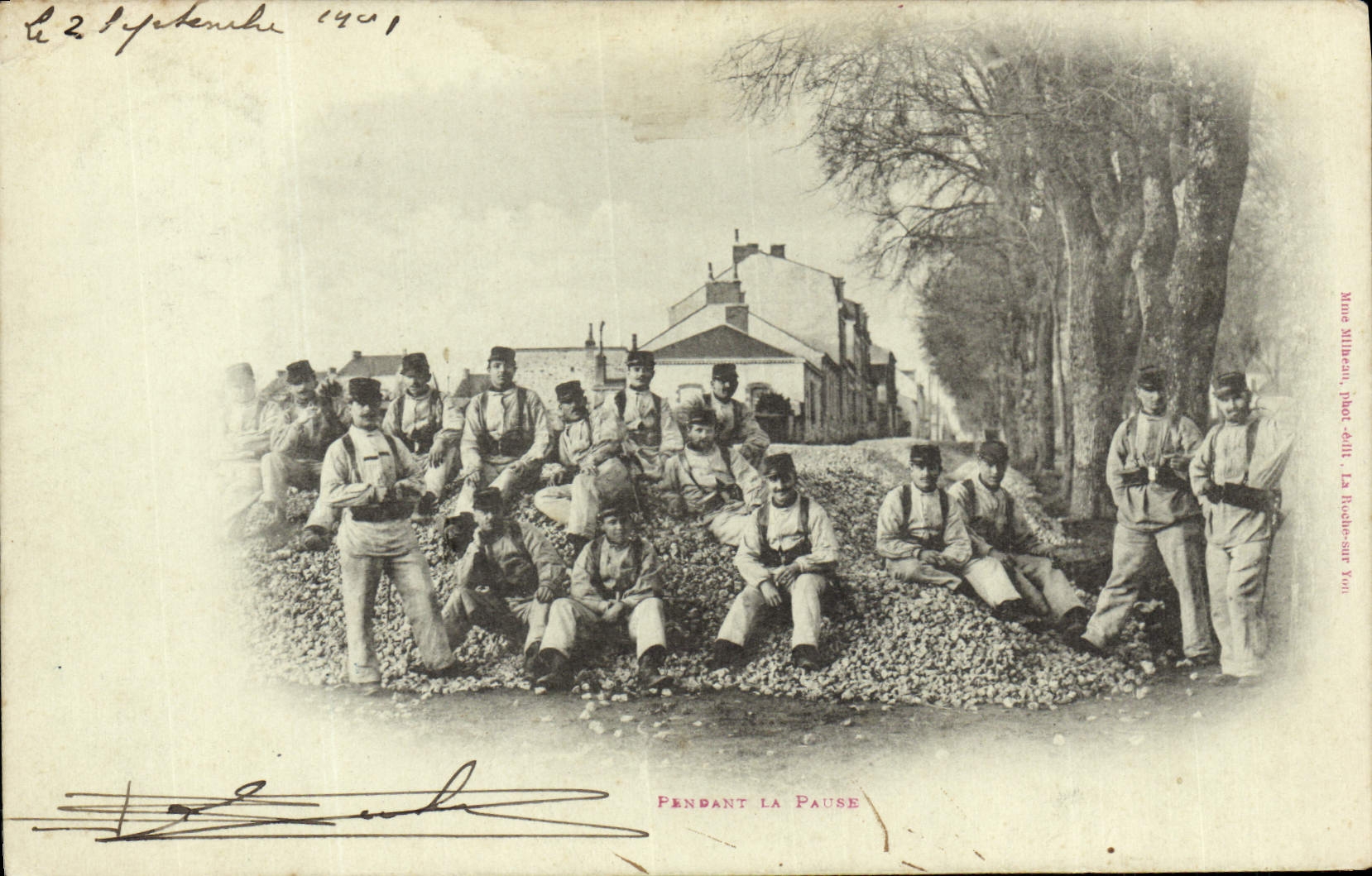 CPA Militaria Pendant la pause 