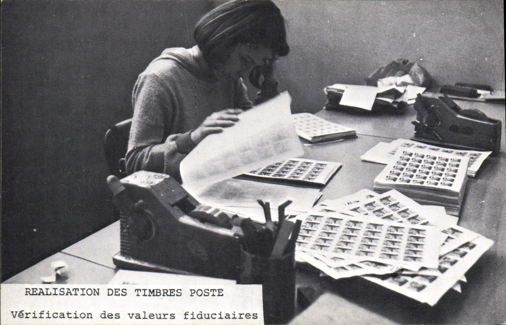 CPM Realisation des timbres Poste Verification des valeurs fiduciaires