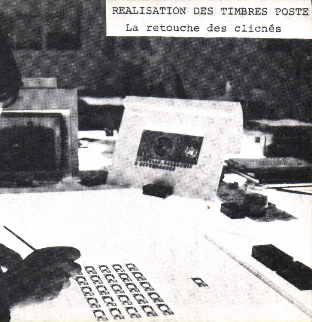 CPM Realisation des timbres poste La retouche des cliches