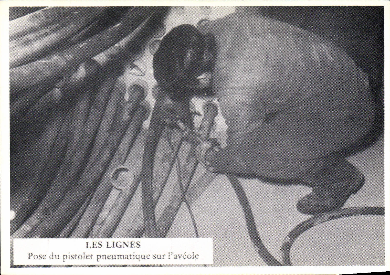 CPM Les lignes Pose du pistolet pneumatique sur l'aveole