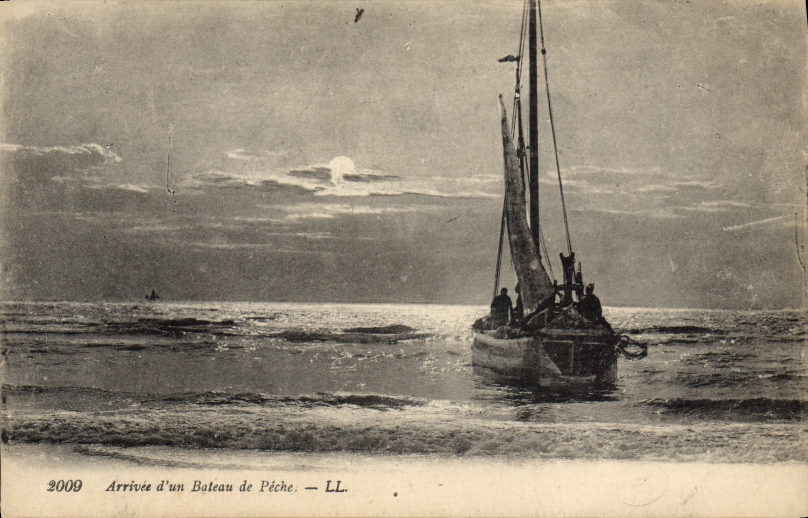 CPA Arrivee d'un bateau de peche 
