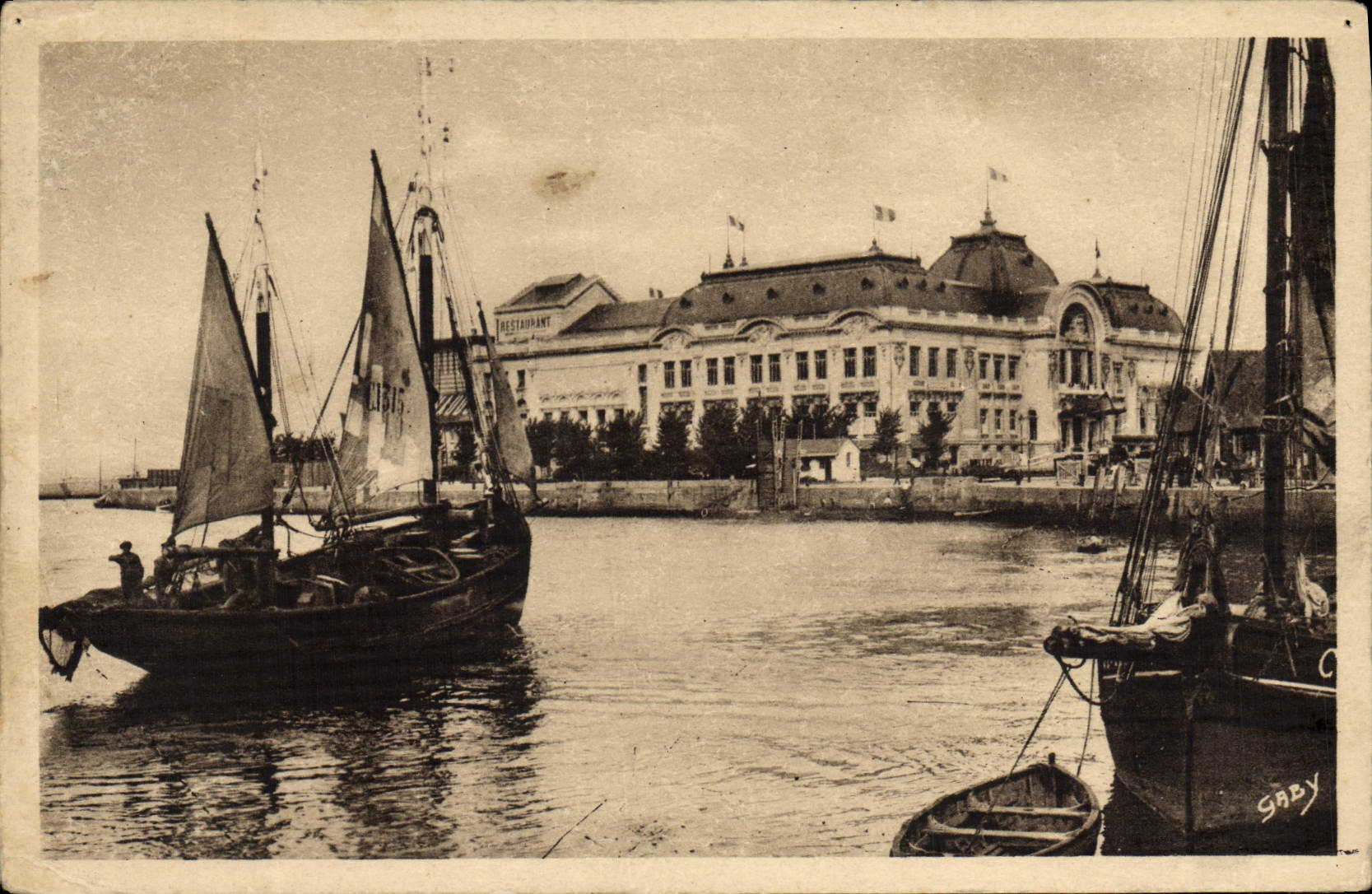 Barco de la POSTAL de la VENDIMIA del pecado de Trouville la reina de las playas una esquina del puerto y del casino del EL