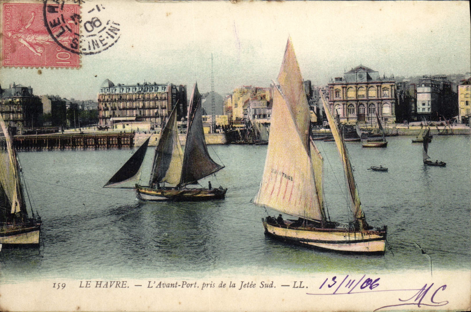 CPA Bateau de peche Le Havre L'avant port pris de la jetee Sud