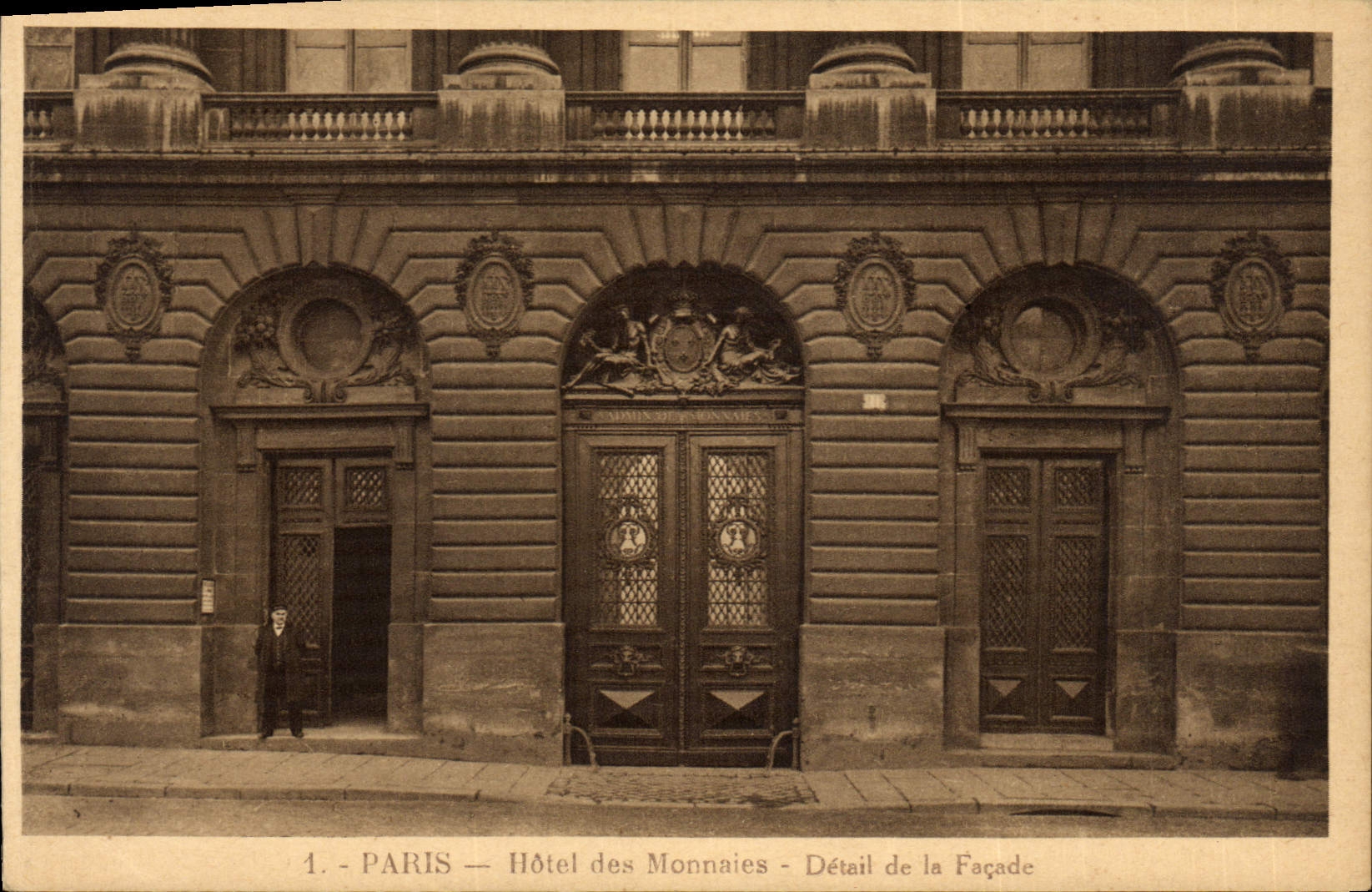 CPA Paris Hotel des Monnaies Detail de la facade