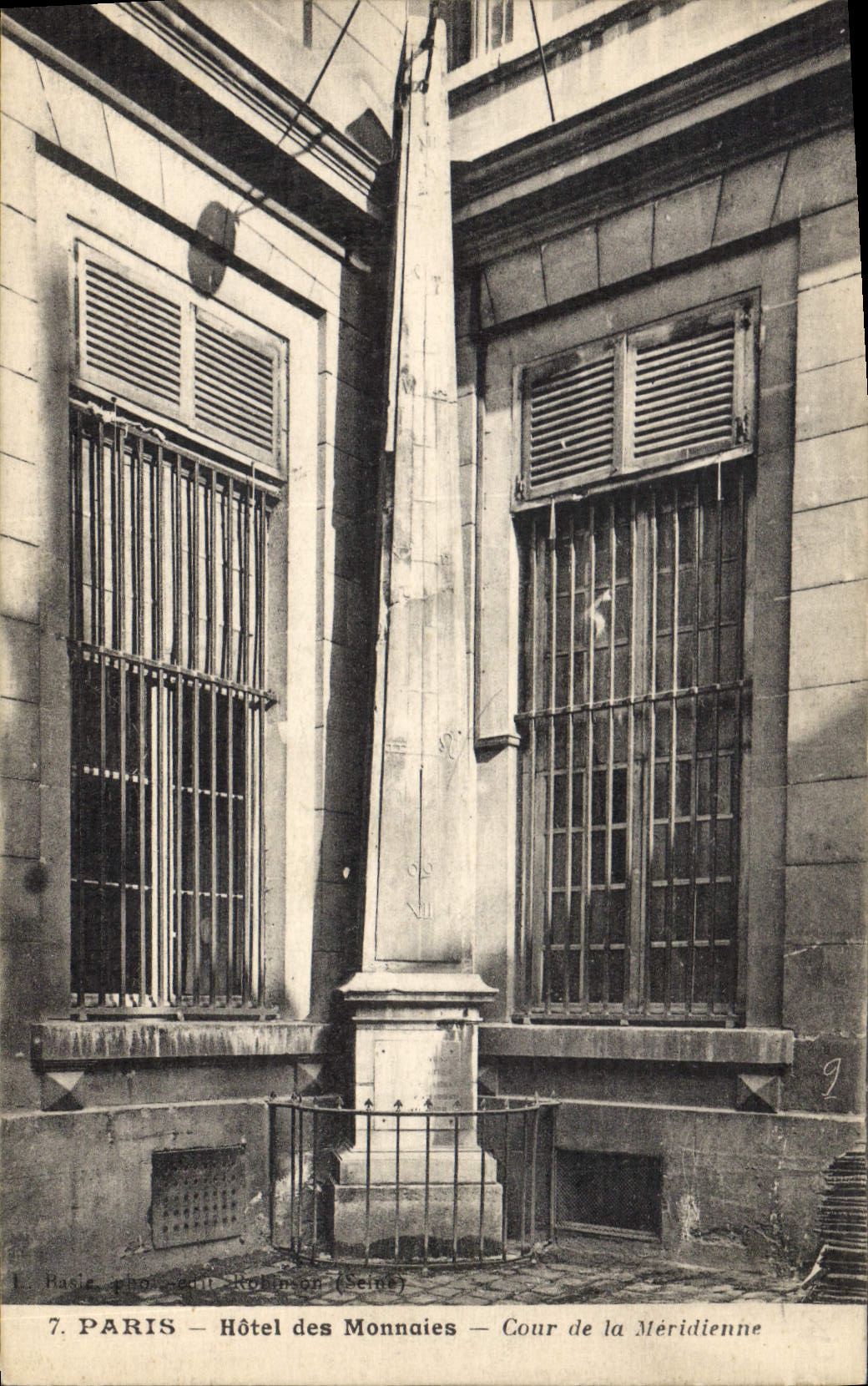 CPA Paris Hotel des Monnaies Cour de la meridienne